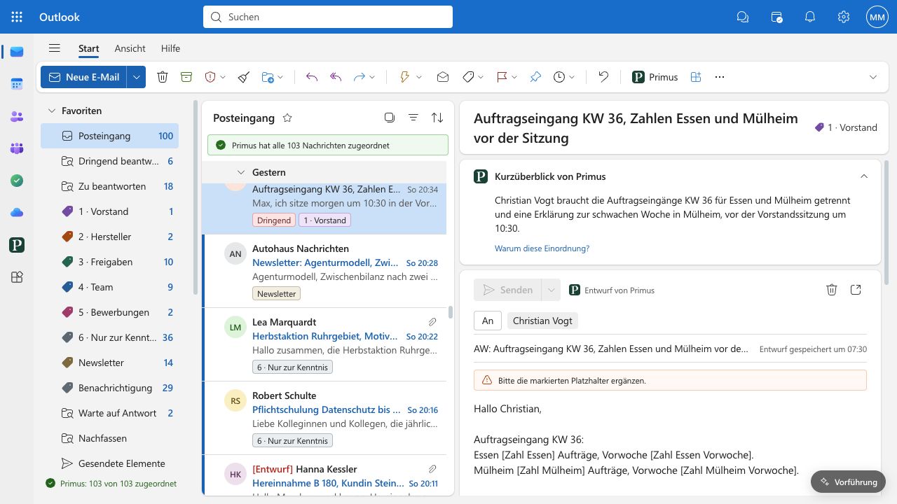Outlook-Demo mit kategorisiertem Posteingang, Dringlichkeitsmarkierung und einer Zusammenfassung von Primus. Alle Daten sind fiktiv.